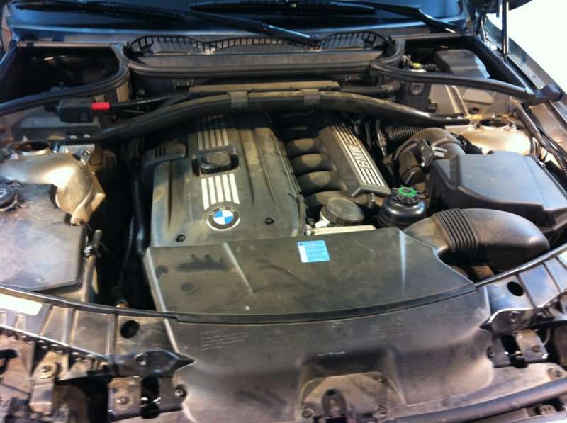 Fotografía de Lavado y acondicionado de compartimento motor: limpieza y acondicionado de motor 2