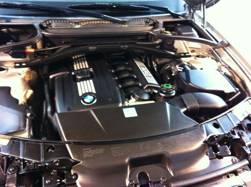 Fotografía de Lavado y acondicionado de compartimento motor: limpieza y acondicionado de motor 3