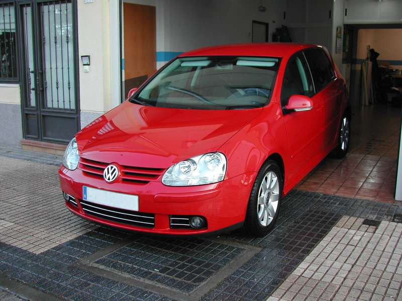 Fotografía de Puliendo y sellando un VW Golf IV: pulido vw golf iv 2