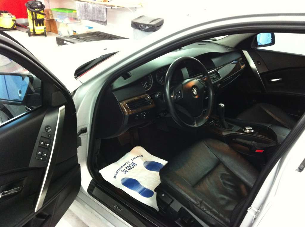 Fotografía de Puliendo, encerando y tratando el cuero de un BMW 530d: puliendo encerando y tratando el curso bmw 530d 29