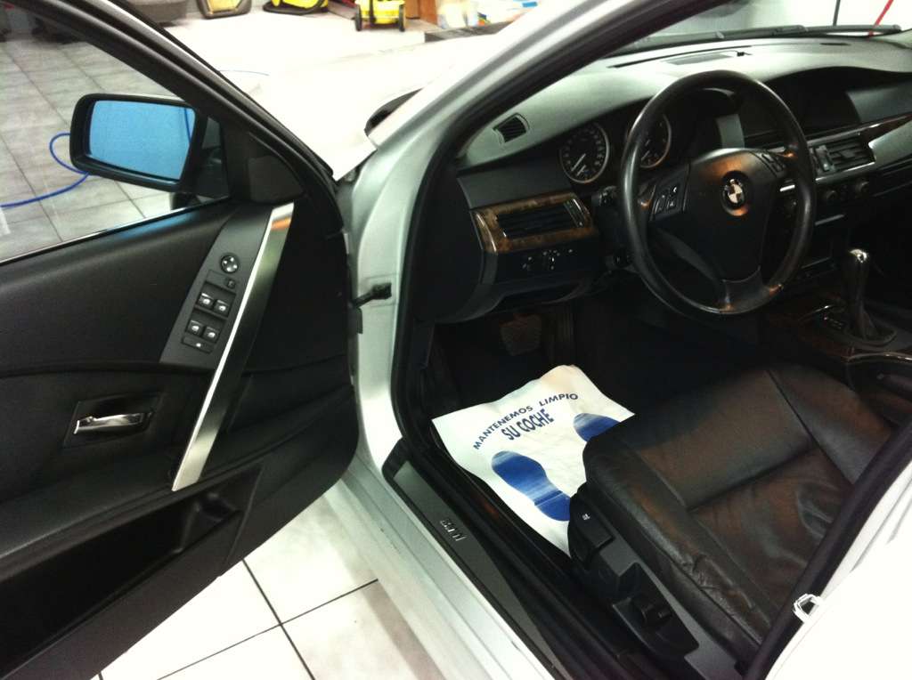Fotografía de Puliendo, encerando y tratando el cuero de un BMW 530d: puliendo encerando y tratando el curso bmw 530d 30